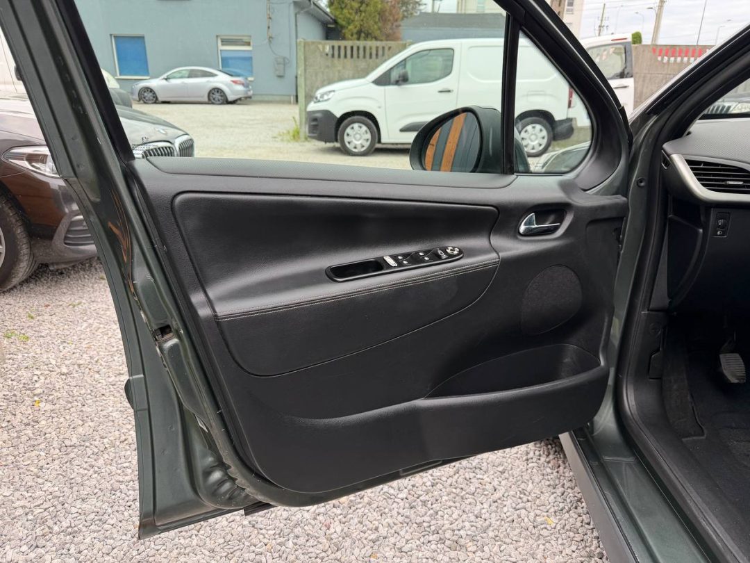 PEUGEOT 207 2009
