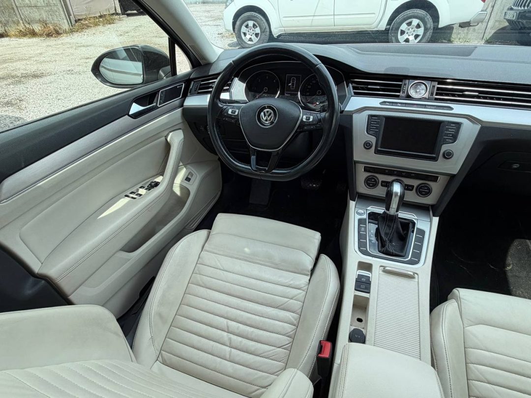VOLKSWAGEN PASSAT 2015