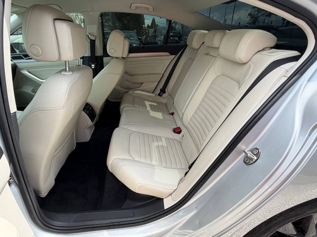 VOLKSWAGEN PASSAT 2015