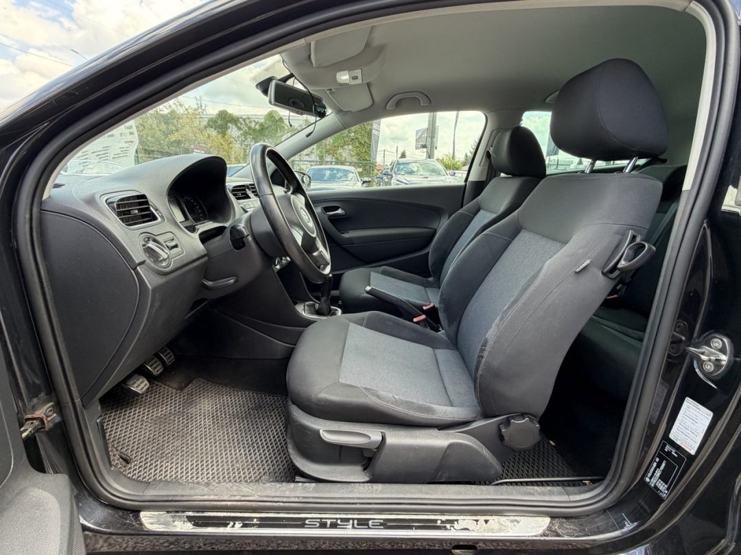 VOLKSWAGEN POLO 2011