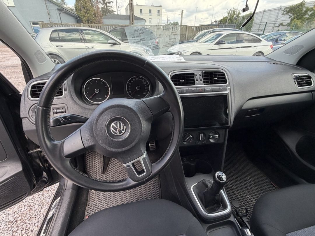 VOLKSWAGEN POLO 2011
