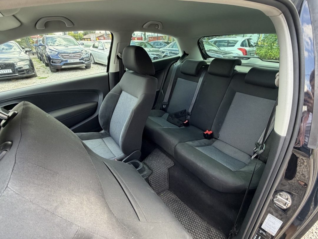 VOLKSWAGEN POLO 2011