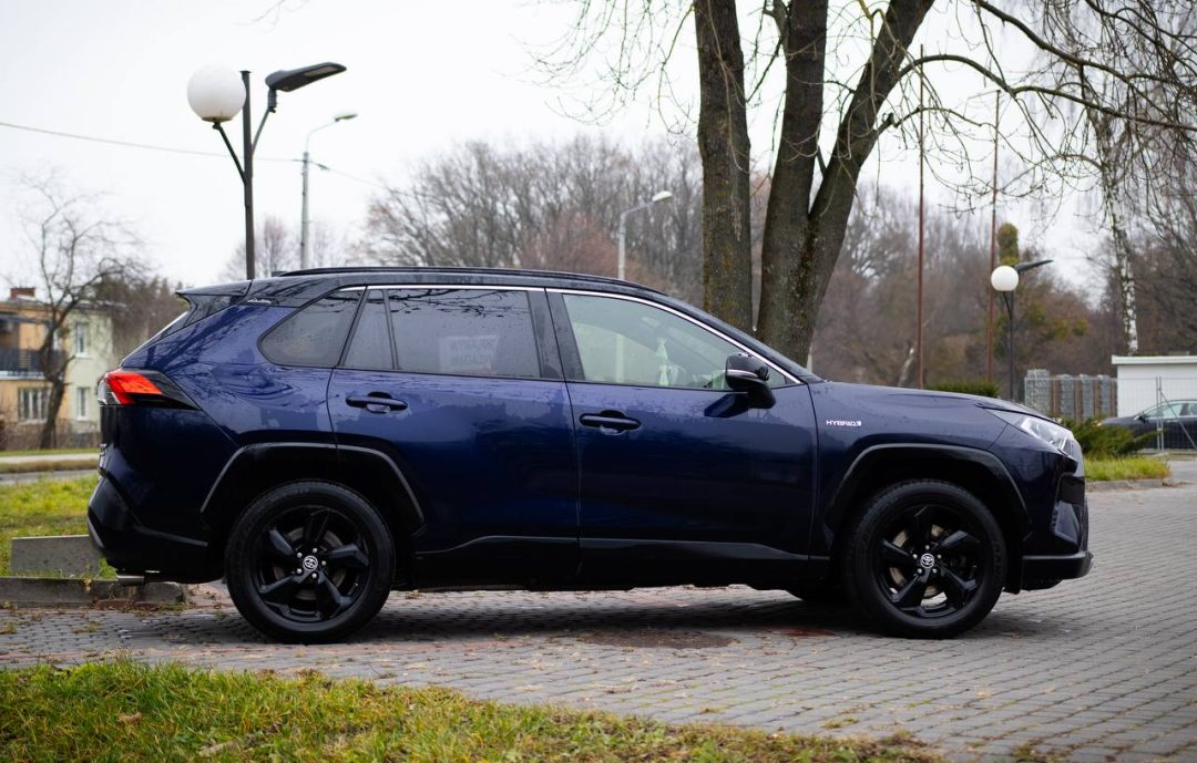 TOYOTA RAV4 2021