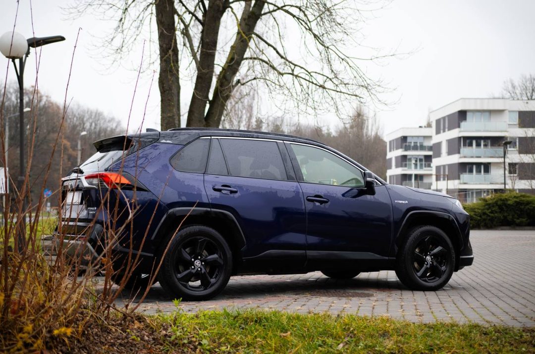 TOYOTA RAV4 2021