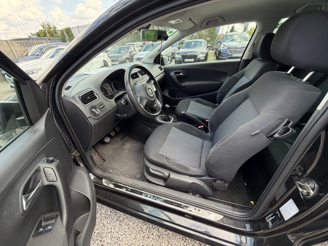 VOLKSWAGEN POLO 2011